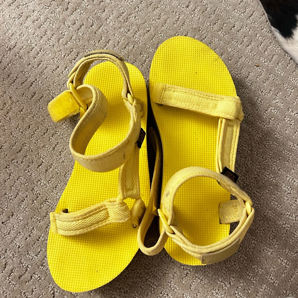 Teva platform yellow
